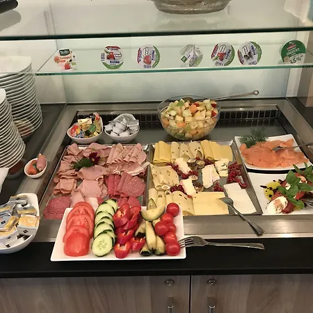 酒店 Hotel7continents 新特劳布灵